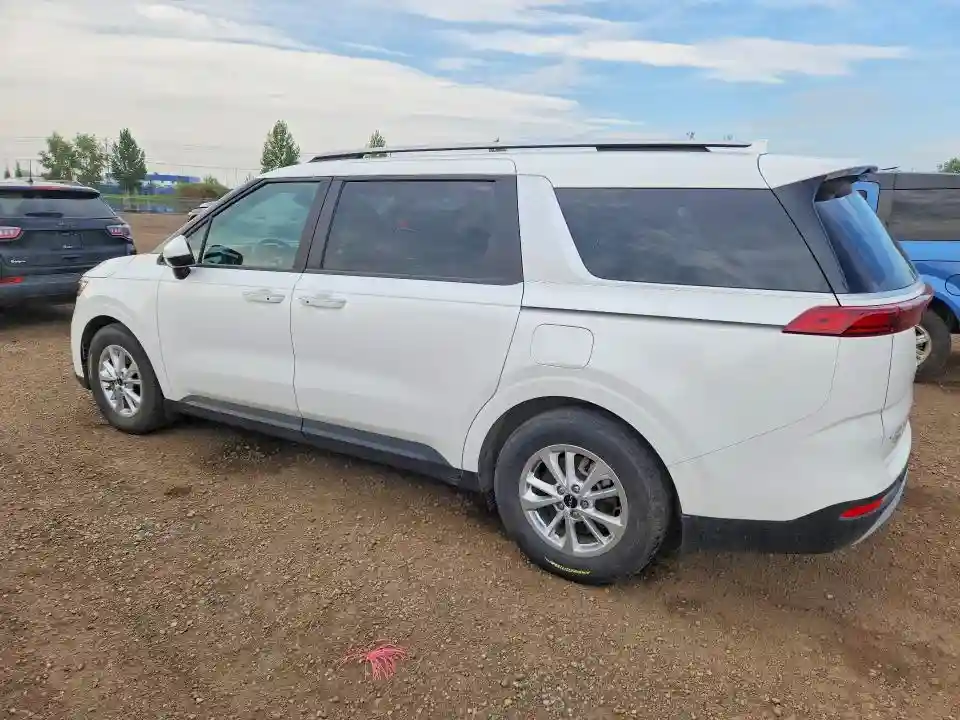KNDNB5H39P6293240 2023 KIA CARNIVAL L-1