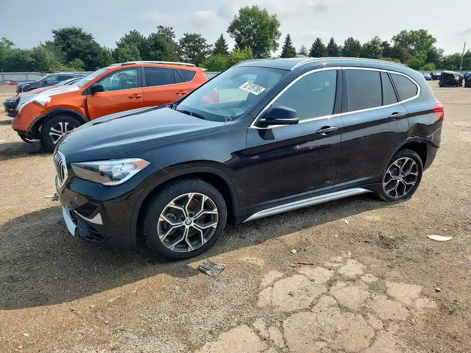 WBXJG7C03M5U23123 2021 BMW X1-0