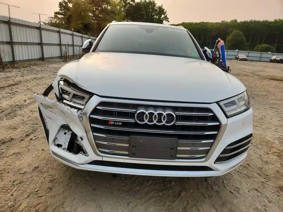 WA1A4AFY6J2028283 2018 AUDI SQ5-4