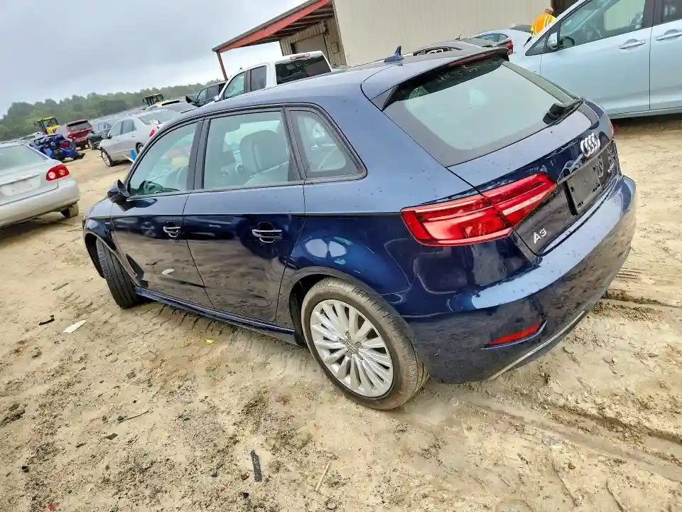 WAUUPBFF5JA063432 2018 AUDI A3-1
