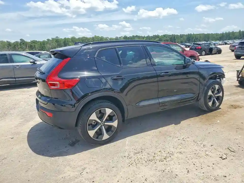 YV4L12UC4T2714052 2026 VOLVO XC40 PLUS-2