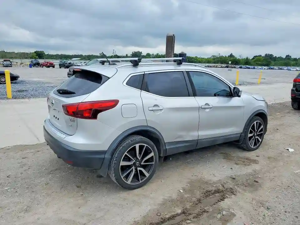 JN1BJ1CP8JW195495 2018 NISSAN ROGUE-2