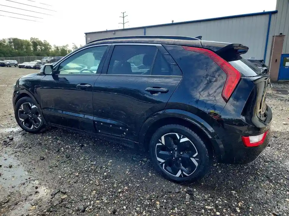 KNDCR3L12P5024709 2023 KIA NIRO-1