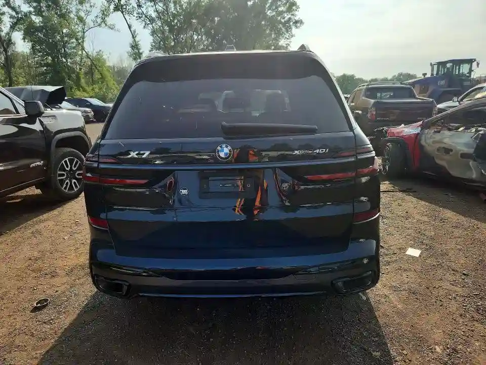 5UX23EM05T9420293 2026 BMW X7-5