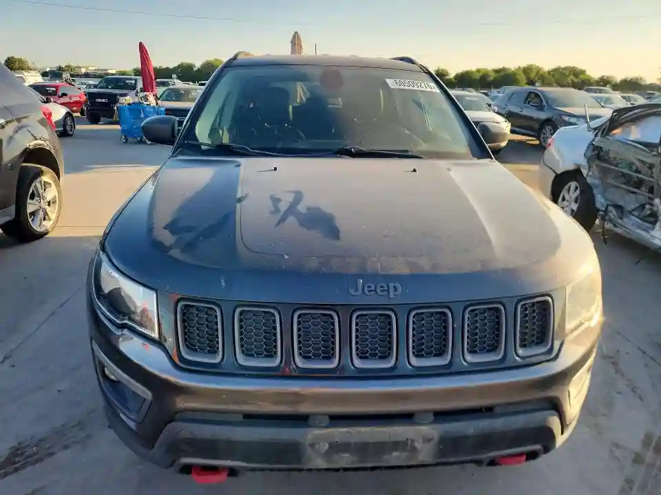 3C4NJDDB5JT451662 2018 JEEP COMPASS-4