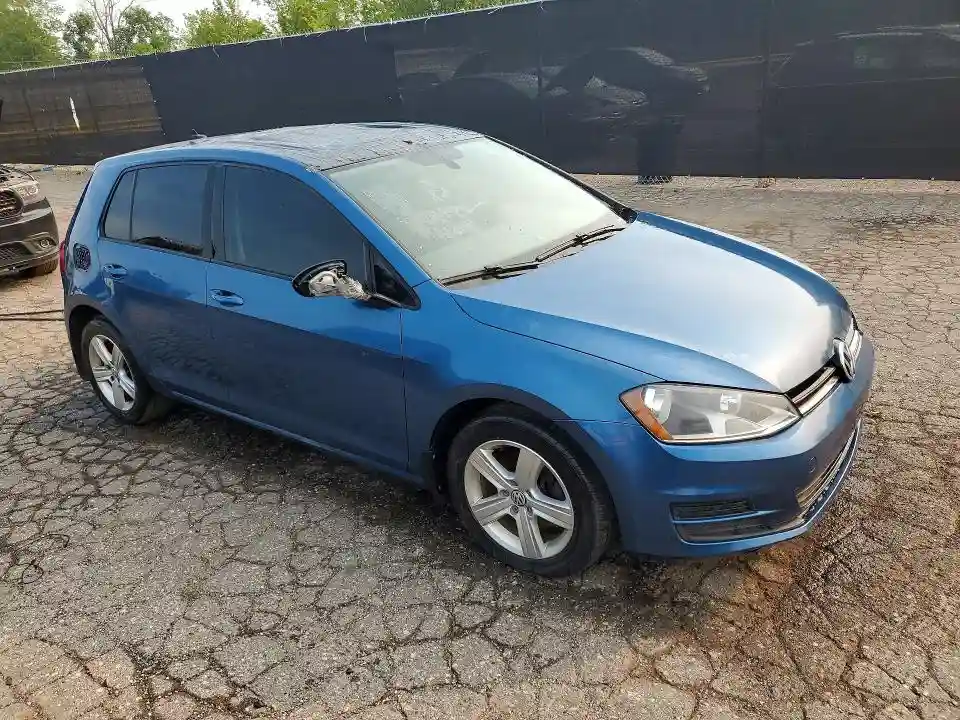 3VW117AU1HM069717 2017 VOLKSWAGEN GOLF-3