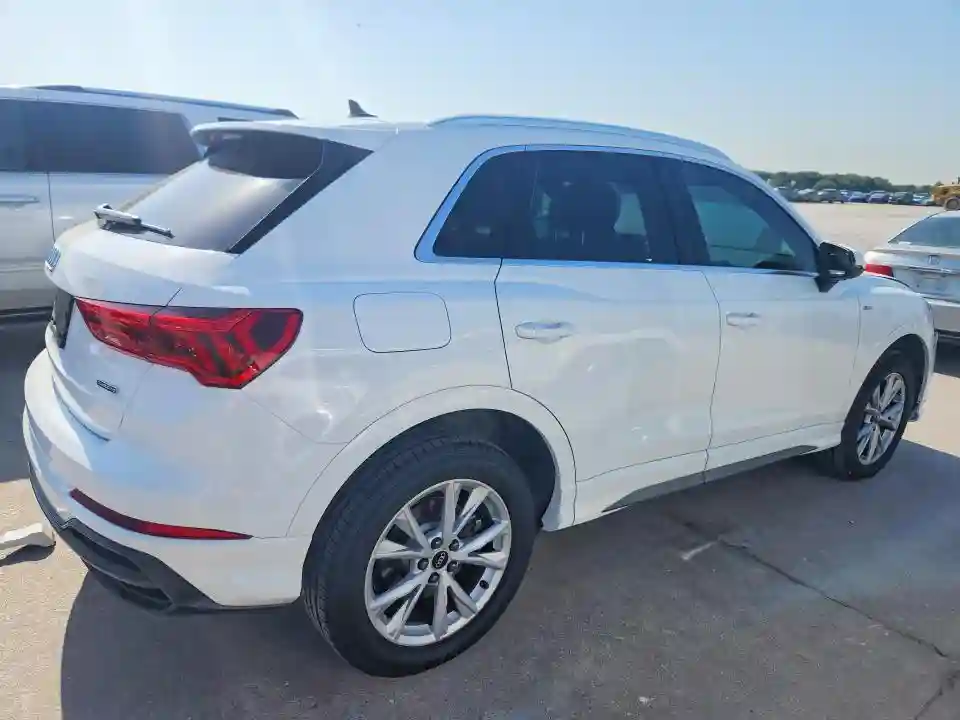 WA1DECF37M1045761 2021 AUDI Q3-2