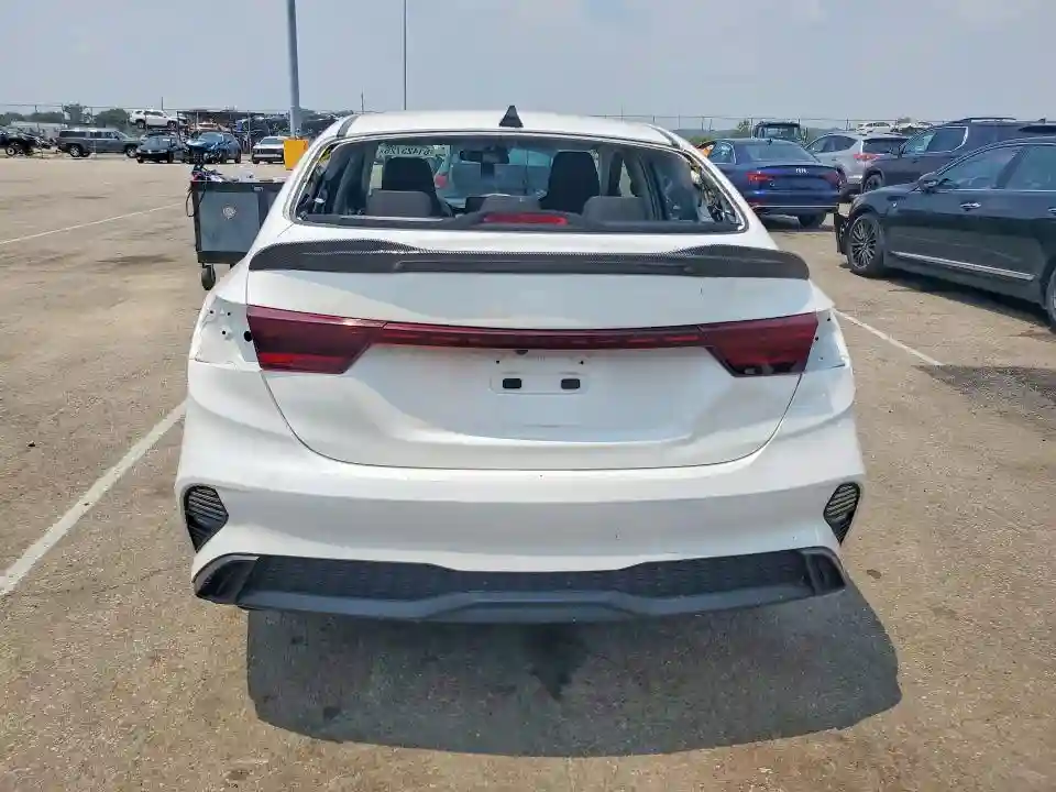 3KPF24AD8PE602448 2023 KIA FORTE LXS-5