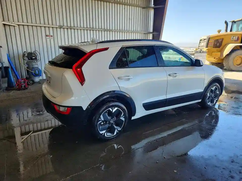 KNDCR3L17P5036435 2023 KIA NIRO-2