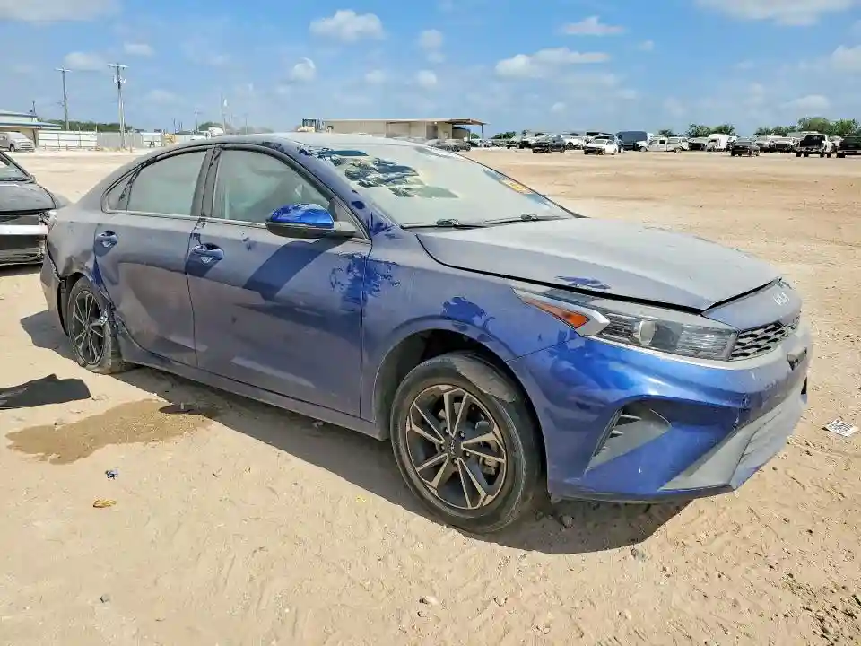 3KPF24AD3PE568841 2023 KIA FORTE LXS-3