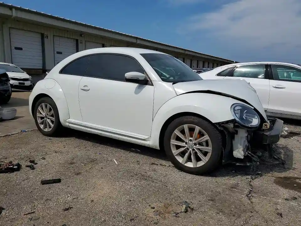 3VWFD7AT4JM714189 2018 VOLKSWAGEN BEETLE-3
