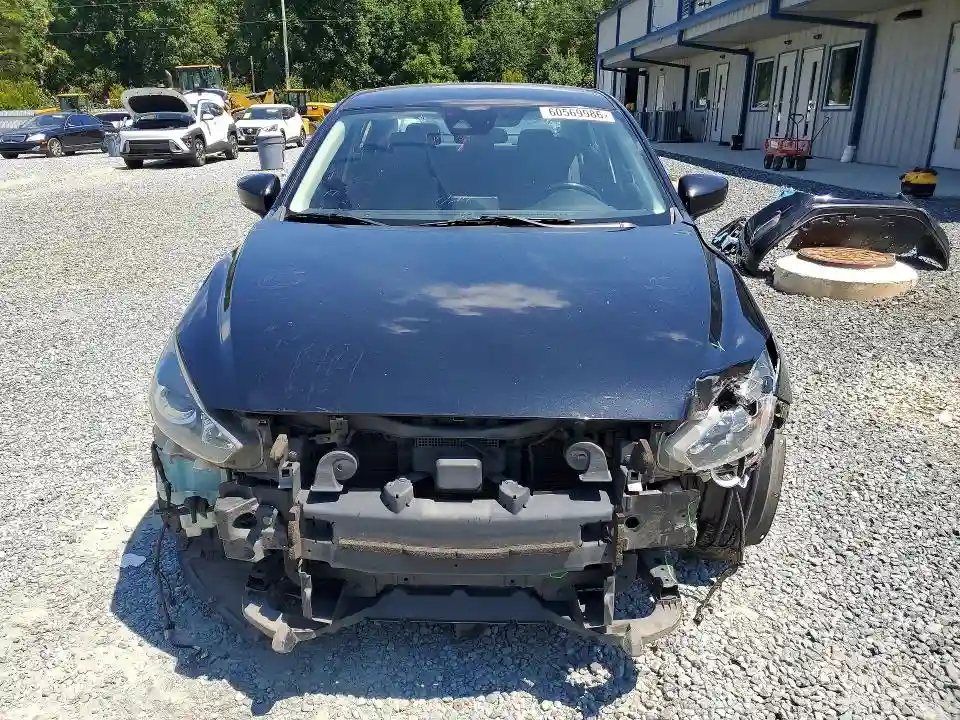 3MZBN1V31JM163318 2018 MAZDA 3-4