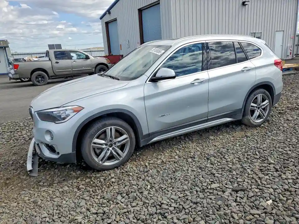 WBXHT3C34J5K27636 2018 BMW X1-0