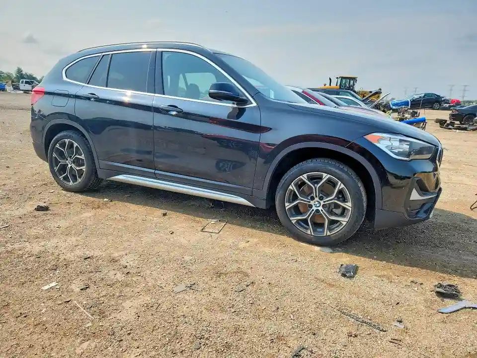 WBXJG7C03M5U23123 2021 BMW X1-3