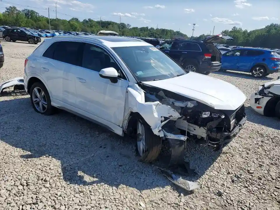 WA1EECF35R1182659 2024 AUDI Q3-3