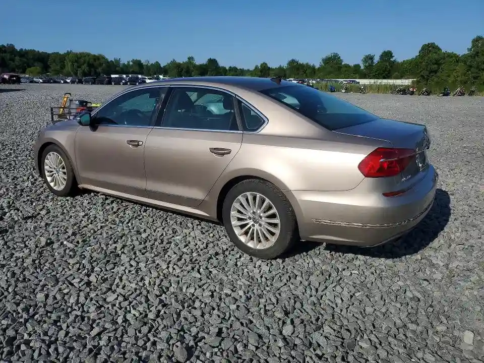 1VWBT7A35GC015357 2016 VOLKSWAGEN PASSAT-1