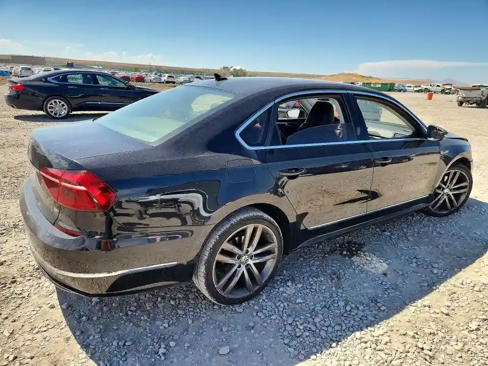 1VWDT7A36HC032338 2017 VOLKSWAGEN PASSAT-2