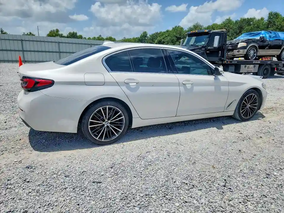 WBA53BH09NWX81356 2022 BMW 5 SERIES-2