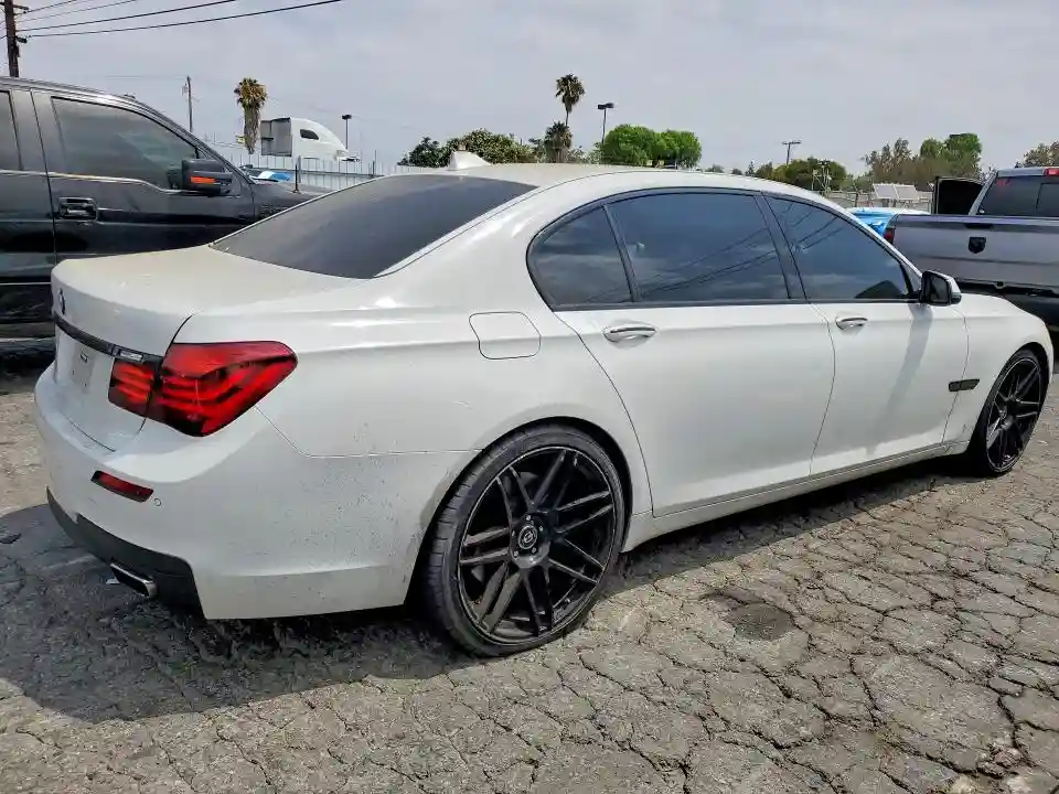 WBAYE8C53FD781878 2015 BMW 7 SERIES-2
