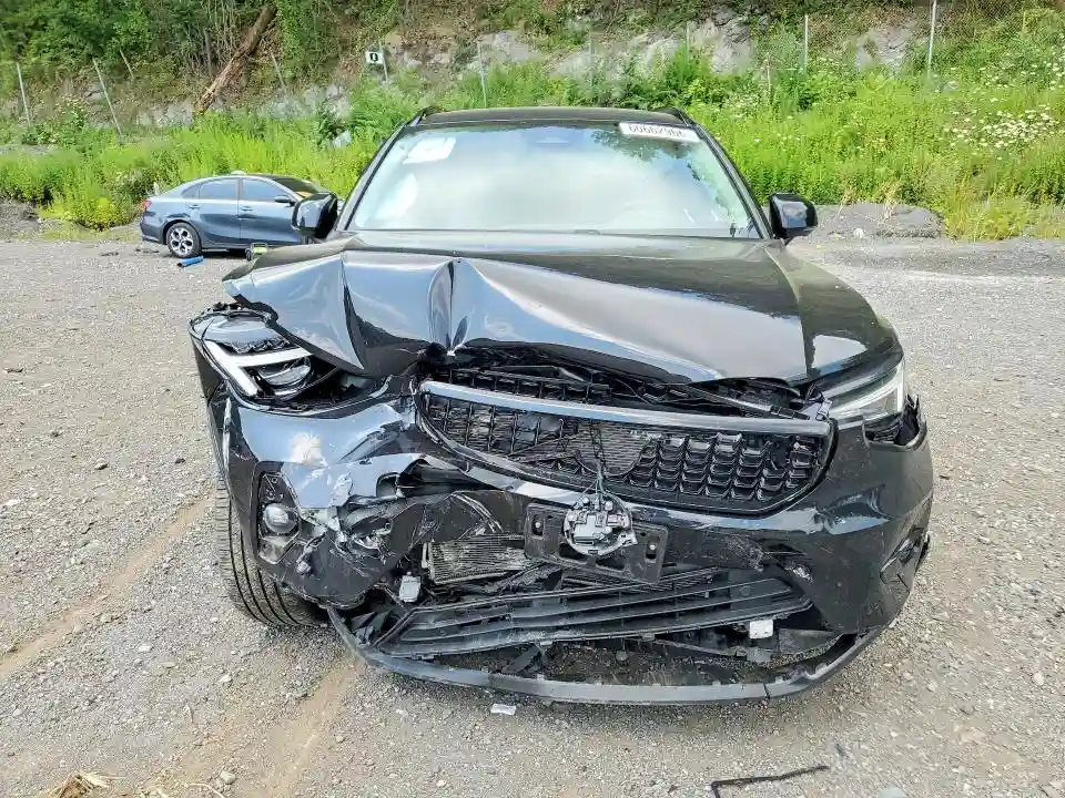 YV4L12UM8R2379914 2024 VOLVO XC40-4
