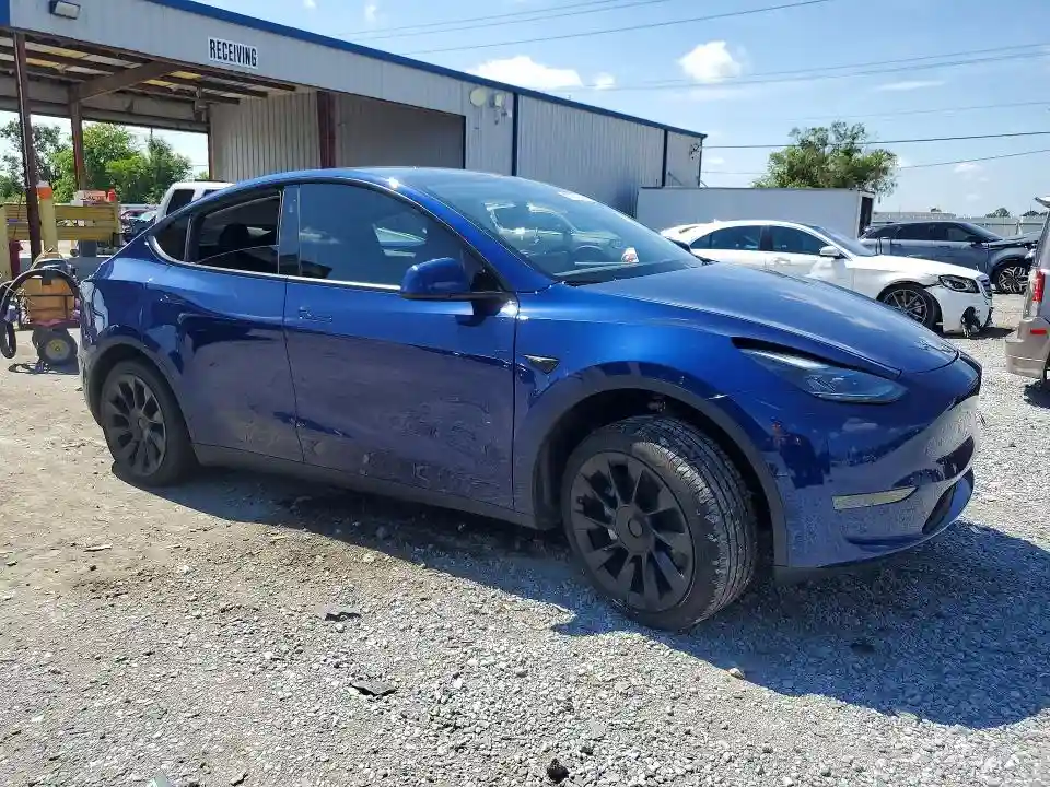 7SAYGDED9RF158114 2024 TESLA MODEL Y-3