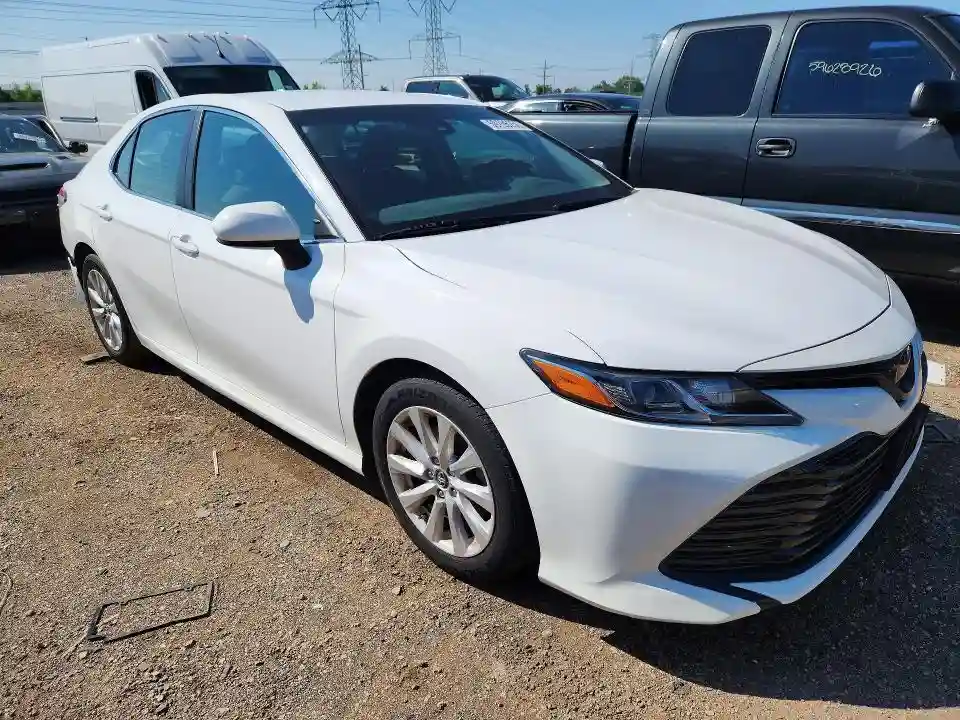 4T1B11HK2JU076035 2018 TOYOTA CAMRY-3