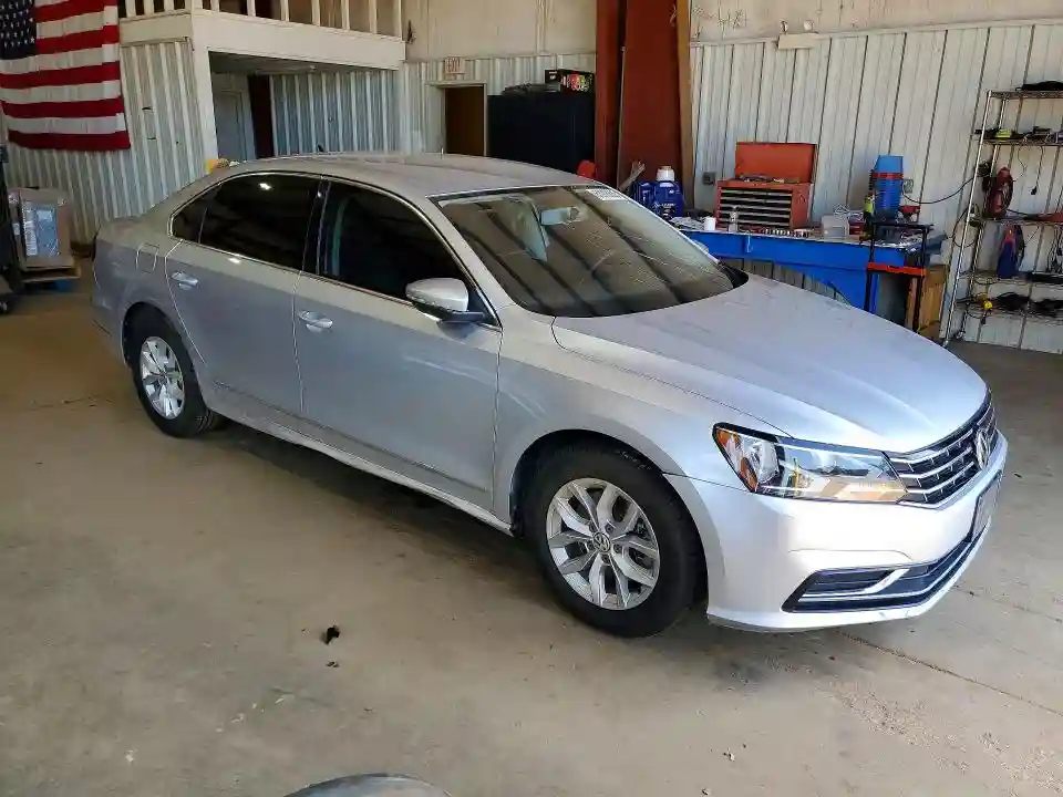 1VWAT7A30HC029504 2017 VOLKSWAGEN PASSAT-3