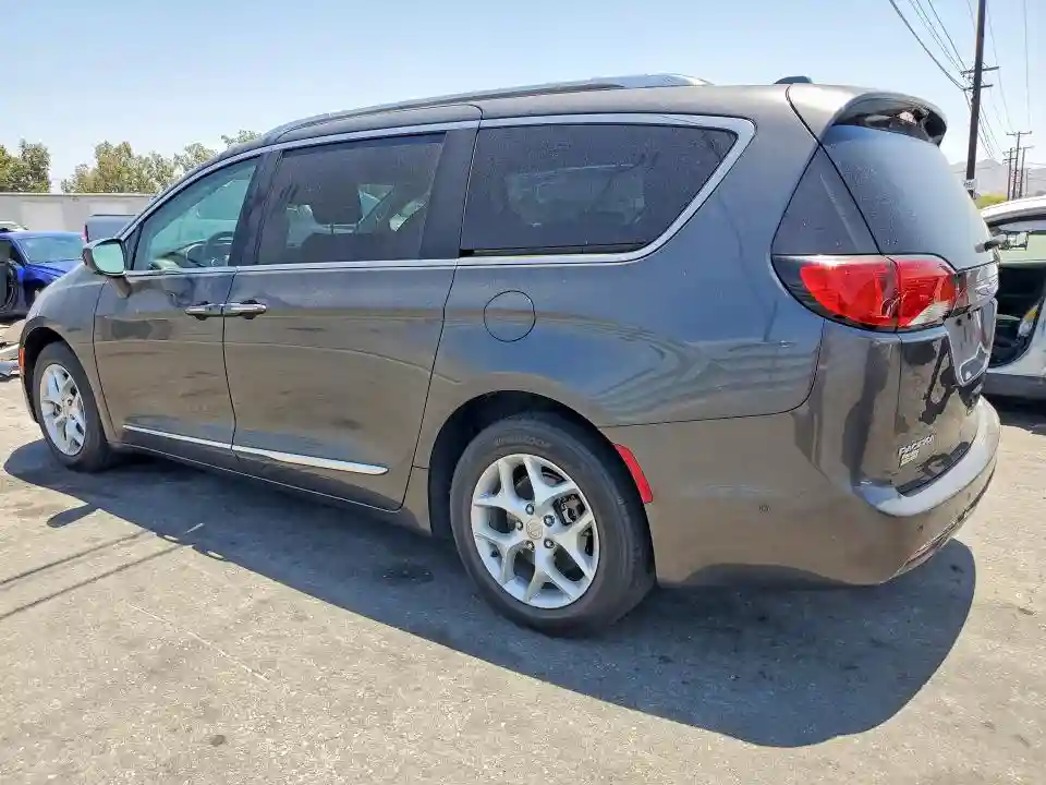2C4RC1BG8JR112356 2018 CHRYSLER PACIFICA-1