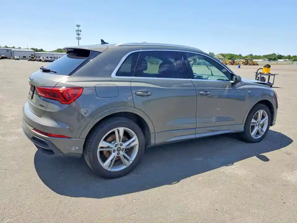 WA1DECF39M1120041 2021 AUDI Q3-2
