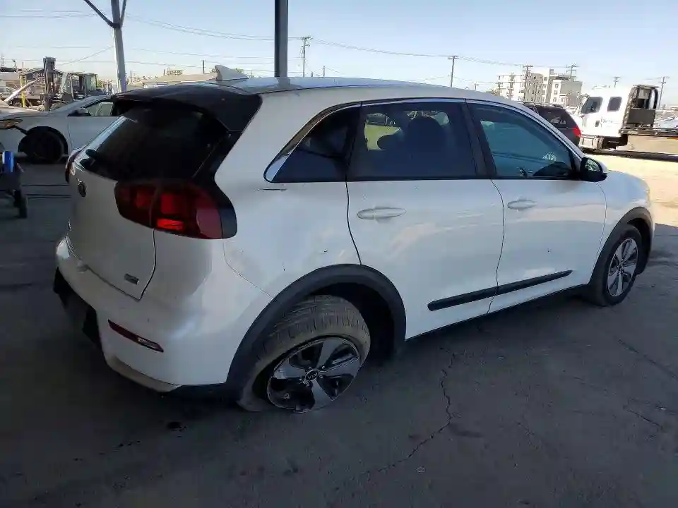KNDCB3LC2J5210117 2018 KIA NIRO-2