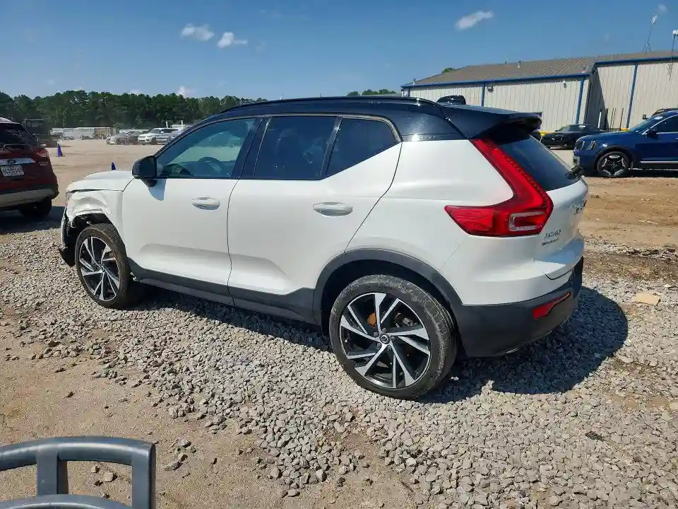 YV4162UM6L2245970 2020 VOLVO XC40-1
