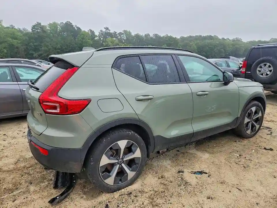 YV4L12UK5R2215860 2024 VOLVO XC40 CORE-2