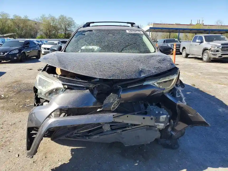 JTMBFREV8JJ717578 2018 TOYOTA RAV4-4