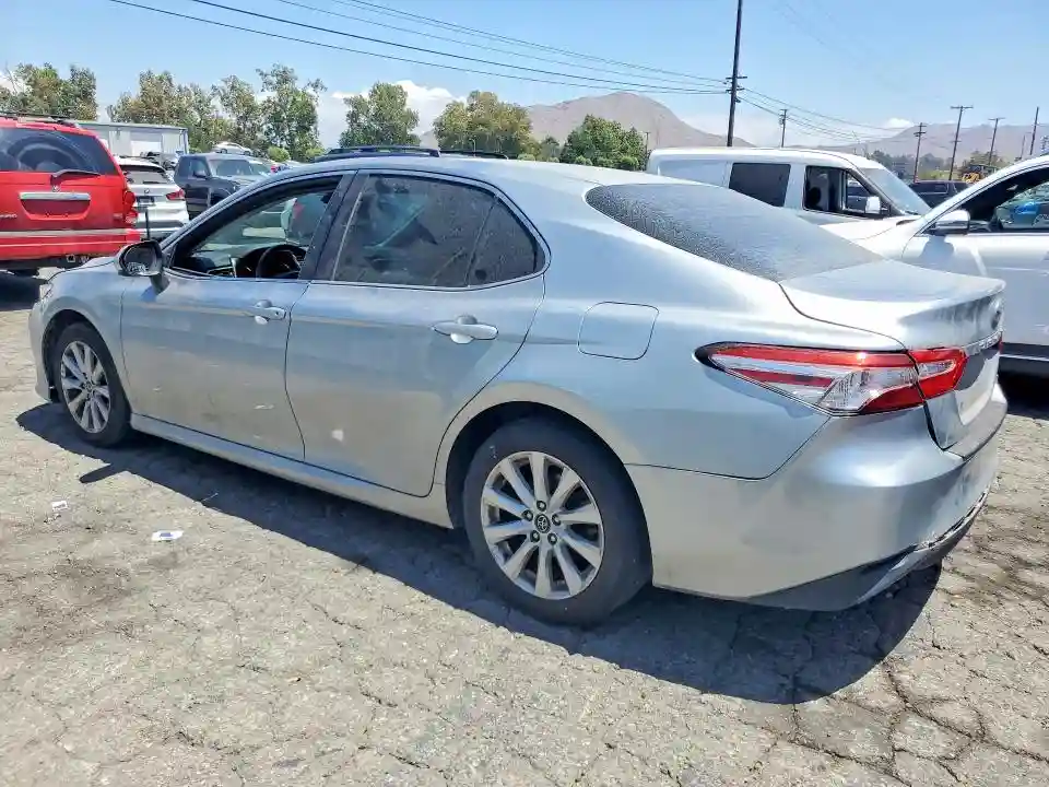 4T1B11HK8JU150445 2018 TOYOTA CAMRY-1