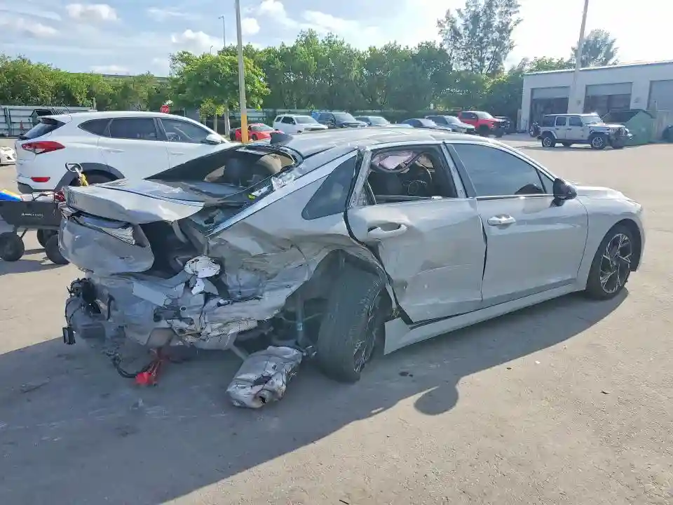 KNAG64J7XS5268668 2025 KIA K5-2
