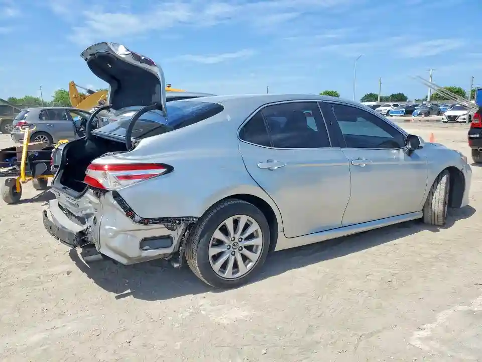 4T1B11HK7JU601803 2018 TOYOTA CAMRY-2