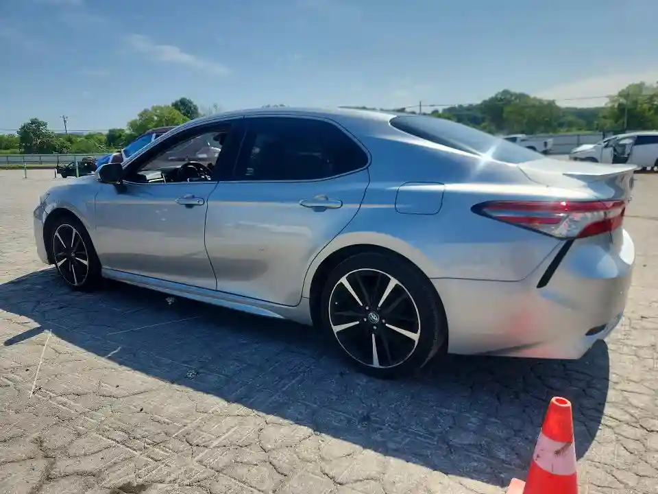 4T1B61HK8JU067129 2018 TOYOTA CAMRY-1