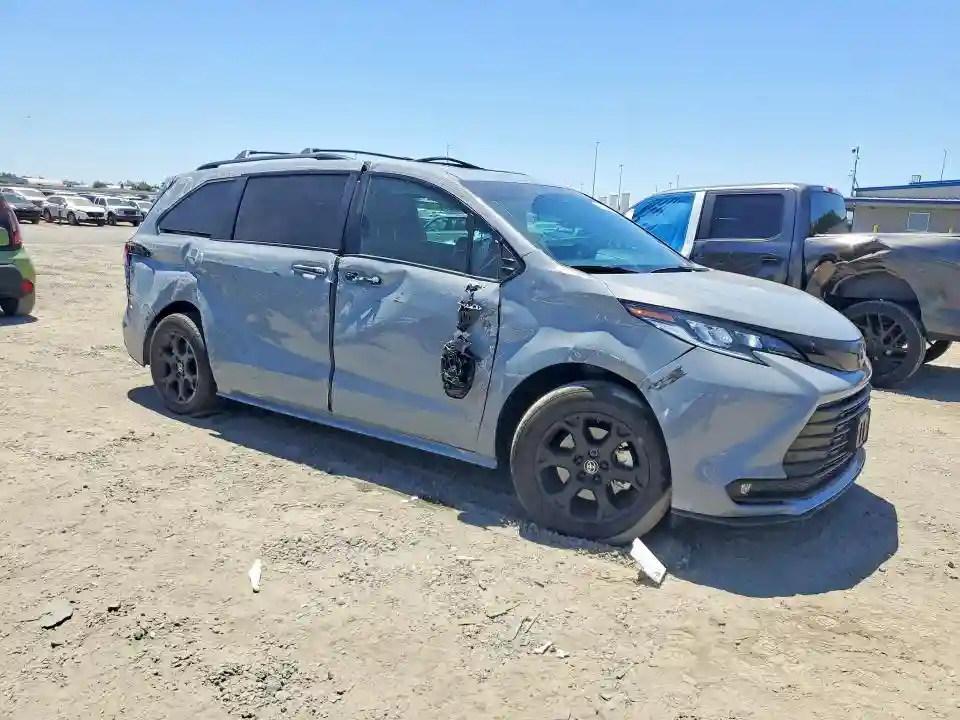 5TDCSKFC4SS173640 2025 TOYOTA SIENNA-3