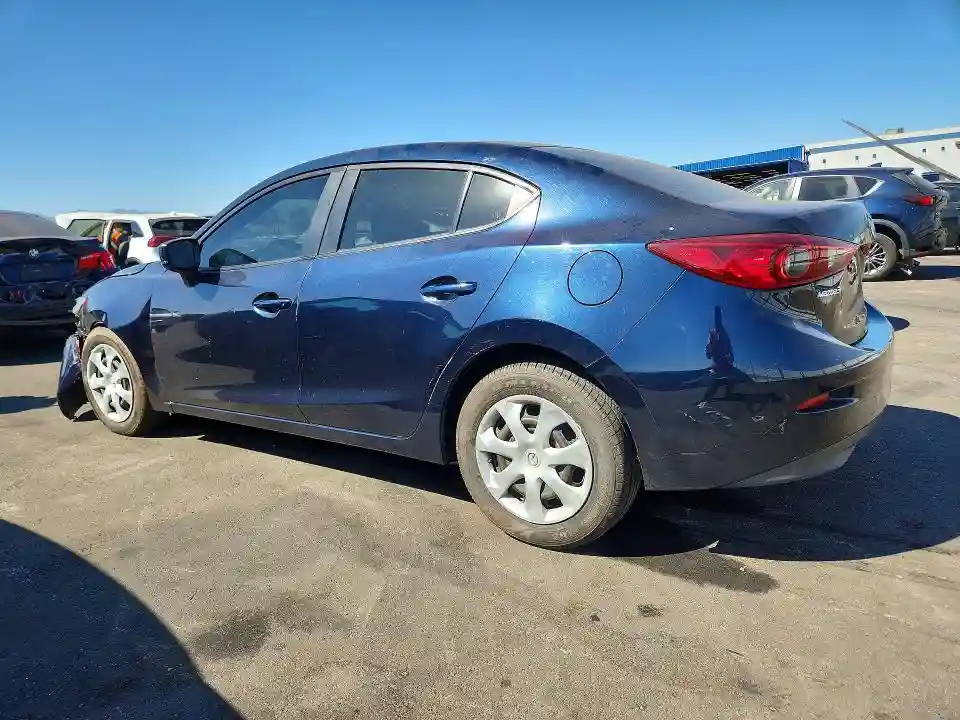 3MZBN1U78JM230968 2018 MAZDA 3-1