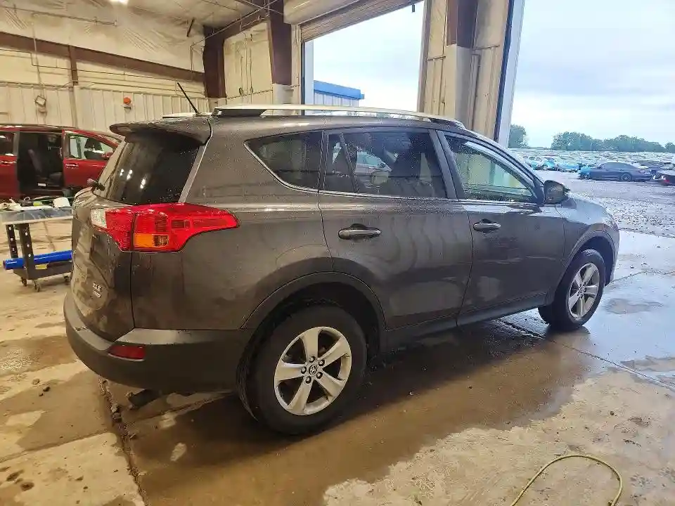 JTMRFREV9FJ021608 2015 TOYOTA RAV4-2