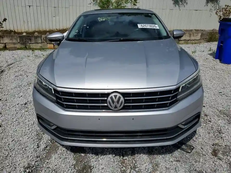 1VWBT7A3XHC019812 2017 VOLKSWAGEN PASSAT-4