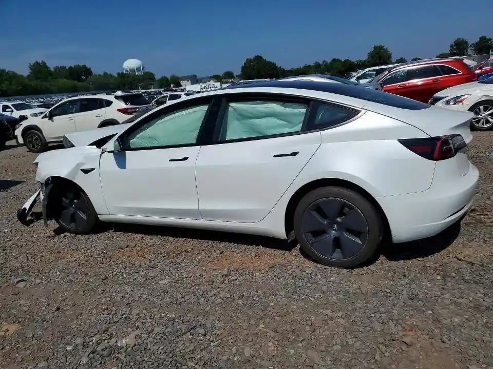 5YJ3E1EA8NF357084 2022 TESLA MODEL 3-1