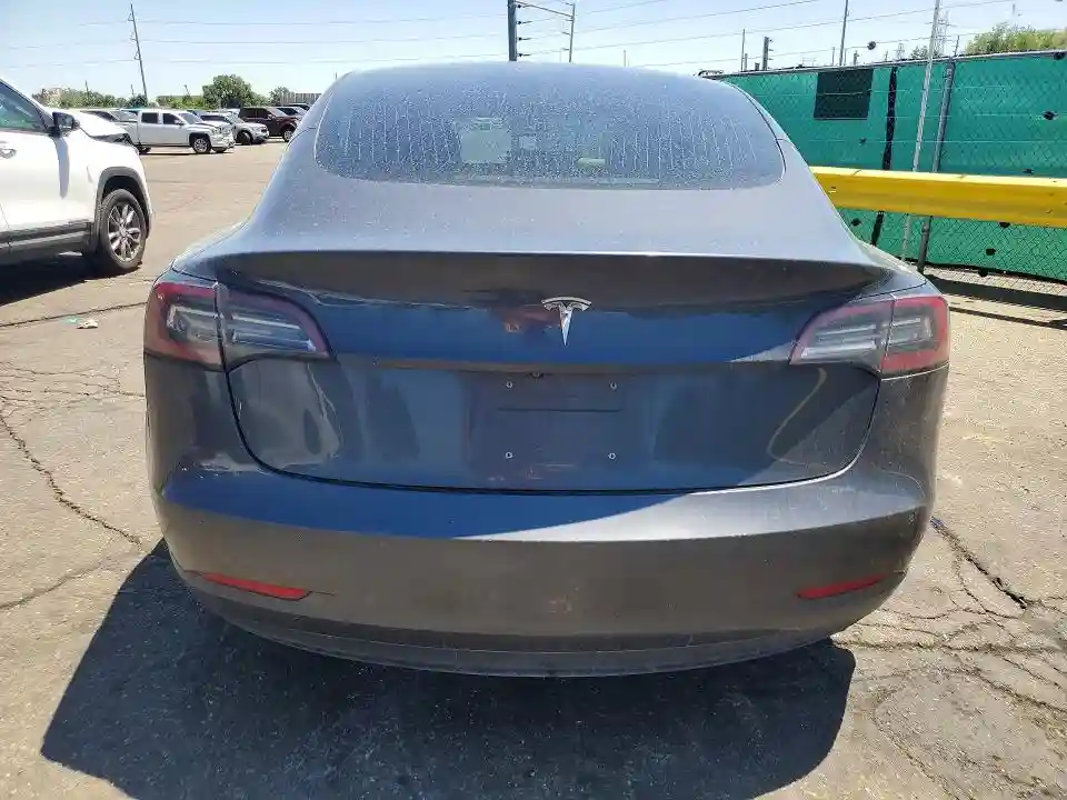 5YJ3E1EB0JF066081 2018 TESLA MODEL 3-5