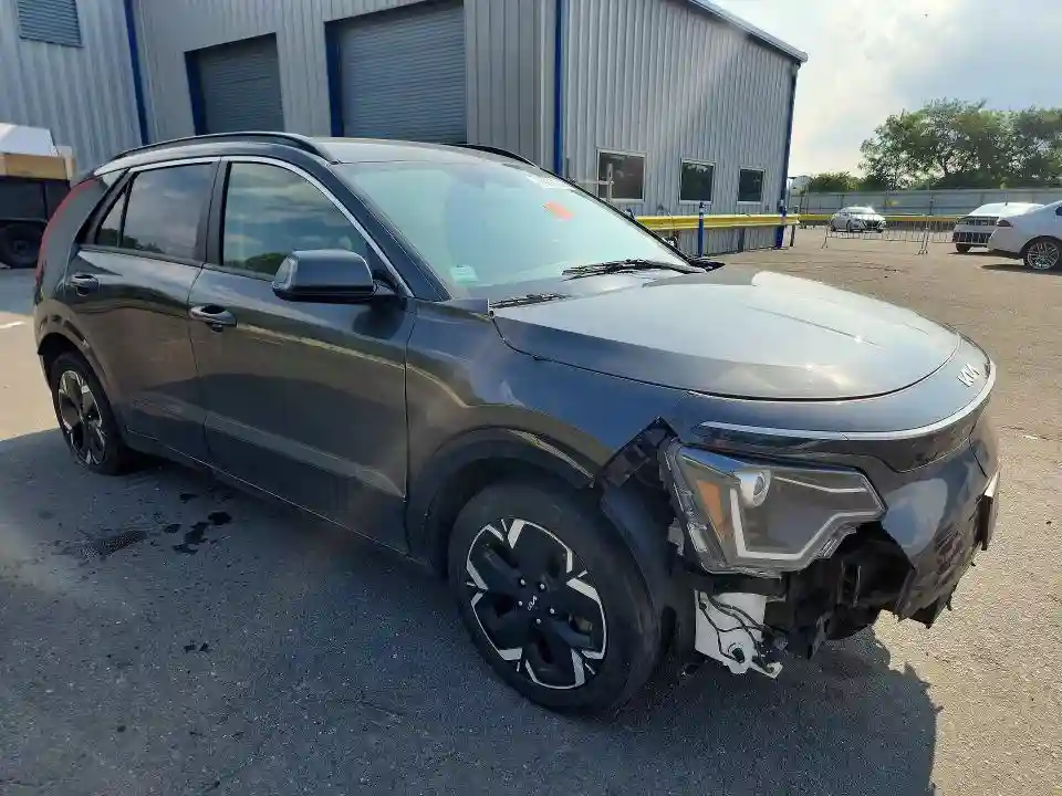 KNDCR3L11P5045972 2023 KIA NIRO-3