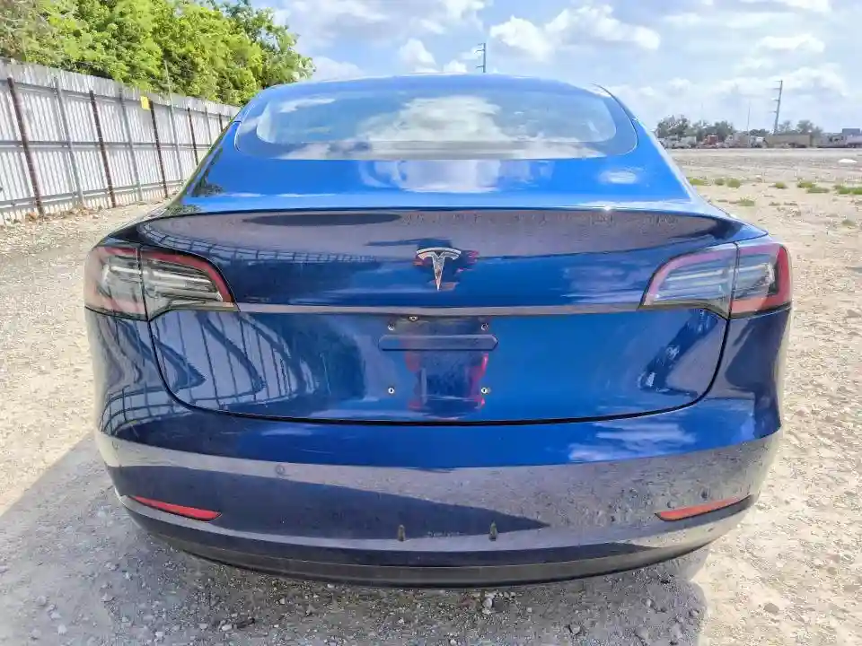 5YJ3E1EA1JF041715 2018 TESLA MODEL 3-5