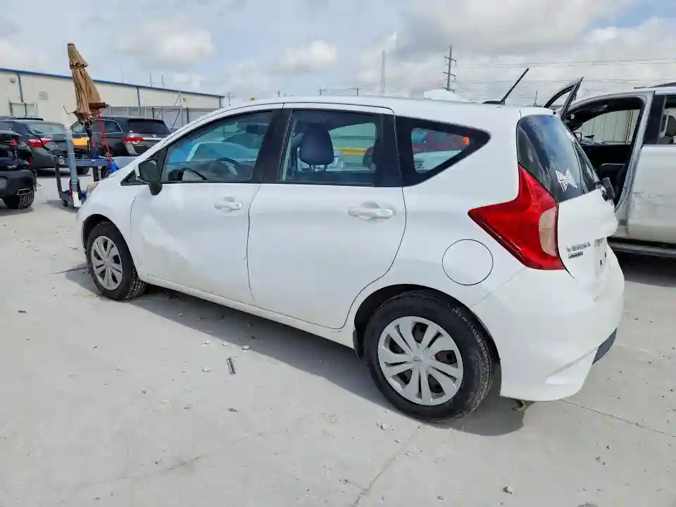 3N1CE2CP4JL365405 2018 NISSAN VERSA-1