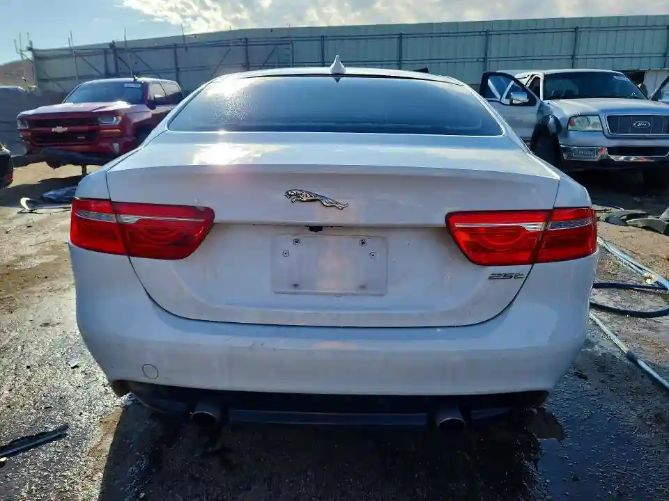 SAJAR4BG0HA977531 2017 JAGUAR XE-5