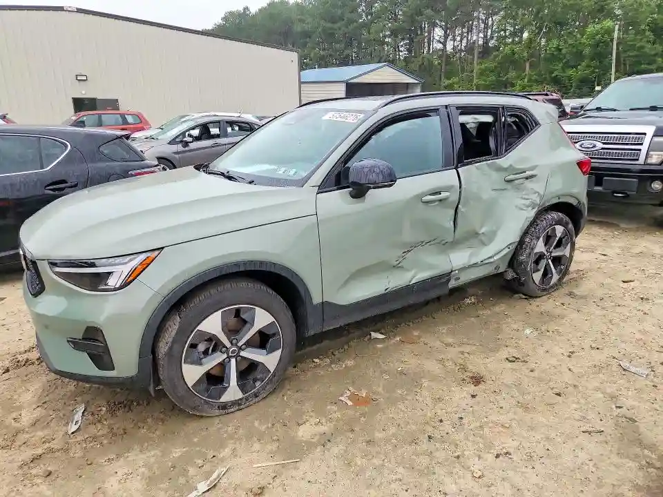 YV4L12UK5R2215860 2024 VOLVO XC40 CORE-0
