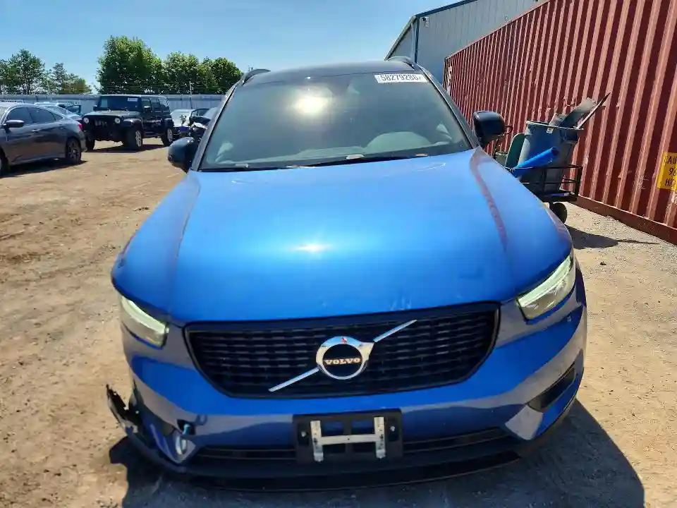 YV4162UM2M2559939 2021 VOLVO XC40-4
