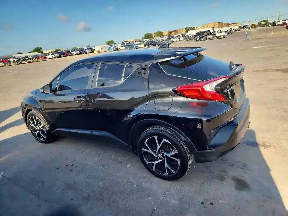 NMTKHMBX1JR015333 2018 TOYOTA C-HR-1